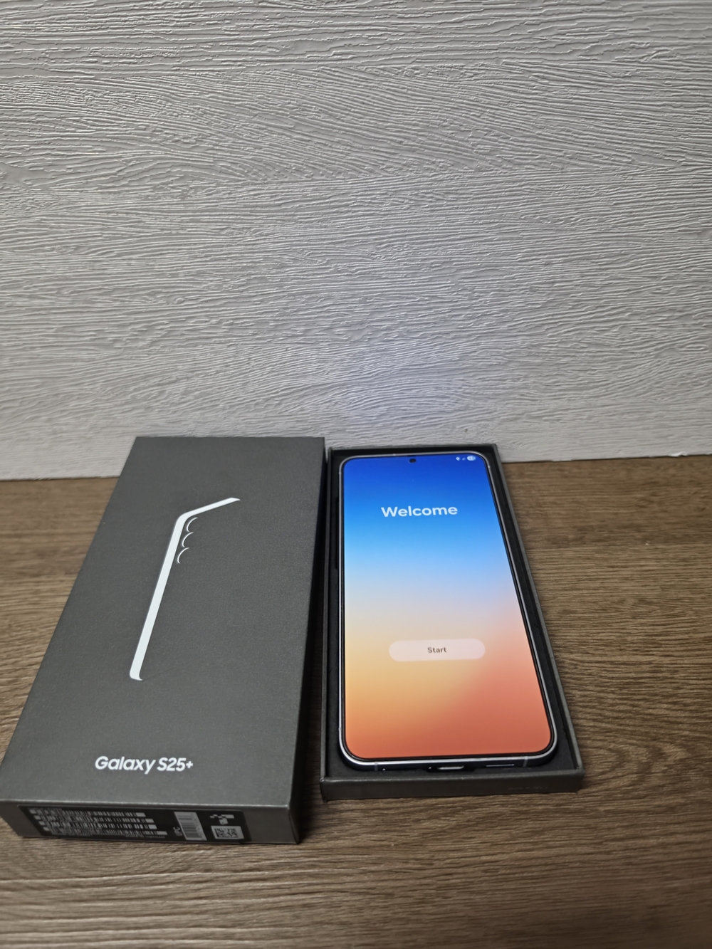 Samsung Galaxy S25+ Smartphone - Unlocked - Icy Blue